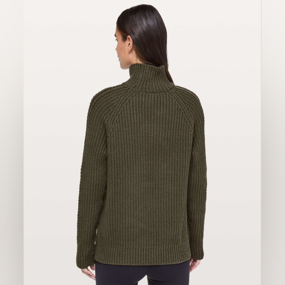 💥 Lululemon Bring The Cozy Turtleneck - Picture 3 of 10